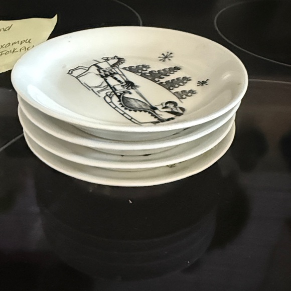 Set of Four Arabia Finland butter pats - Picture 3 of 3